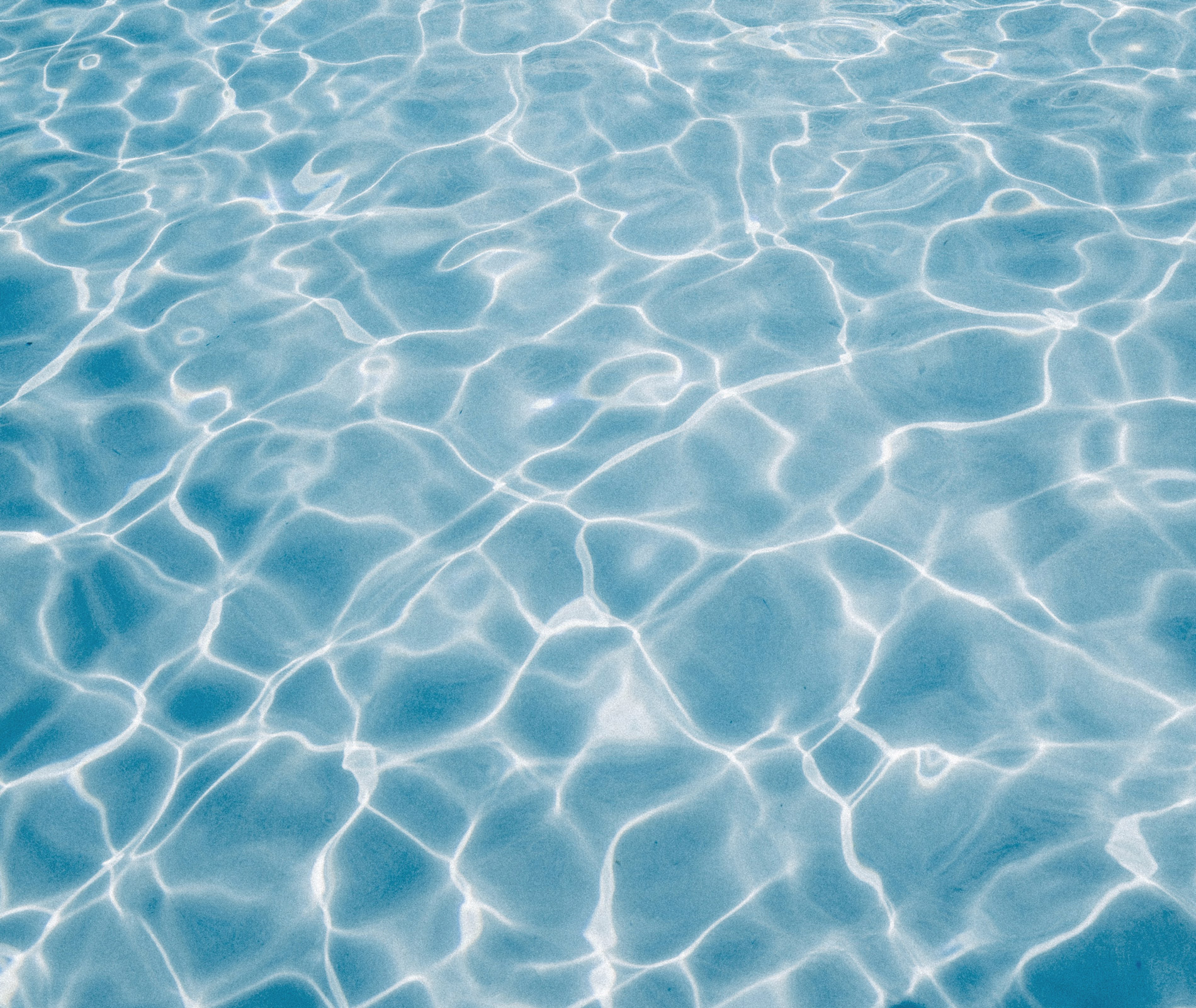 vista dall'alto di una piscina Bluefino